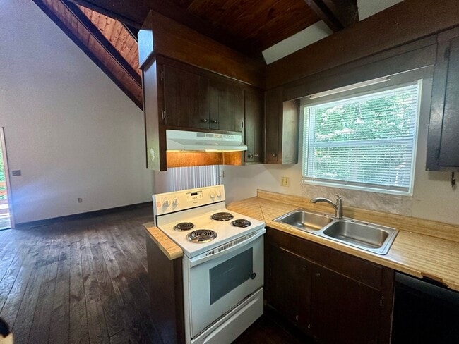 Photo - 400 Lindsay Rd Unit 02