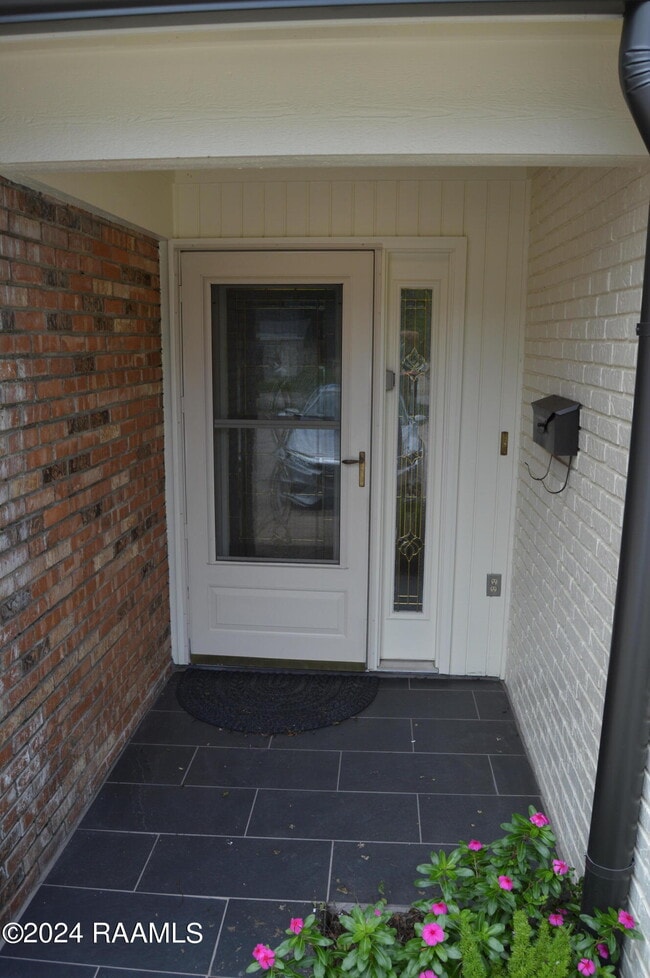 Photo - 1329 W St Mary Blvd