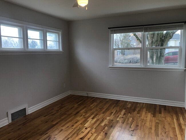 Photo - 750 NW Charlotte St