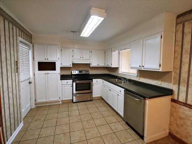 Photo - 10005 Raymond Dr