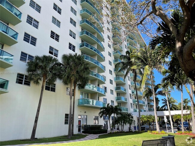 Building Photo - 19390 Collins Ave Unit PH-2 Rental