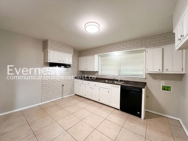 3238 Kenland Dr