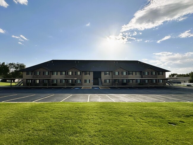 Building Photo - 580 S Center St