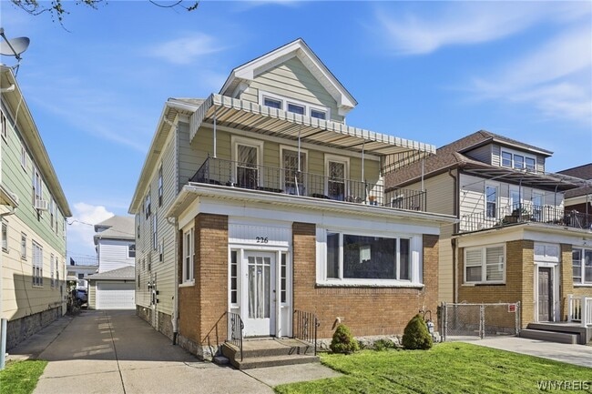 Photo - 226 Tacoma Ave