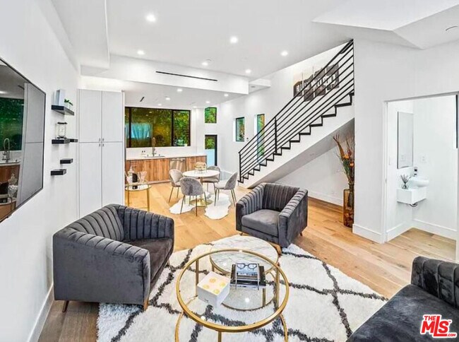 Building Photo - 1445 N Martel Ave