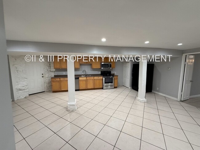 Photo - 3700 Wyandotte St