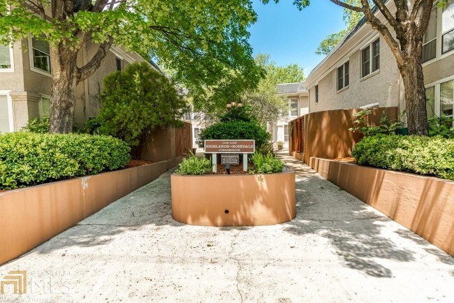 Photo - 1118 Rosedale Dr NE