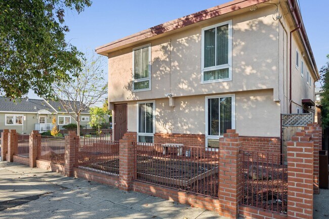 Photo - 2727 McGee Ave Unit 2731 Mcgee Ave