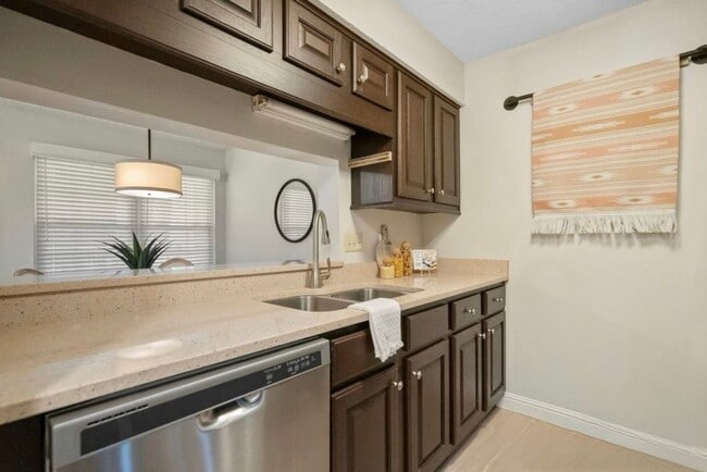 Photo - 5011 Sharon Rd