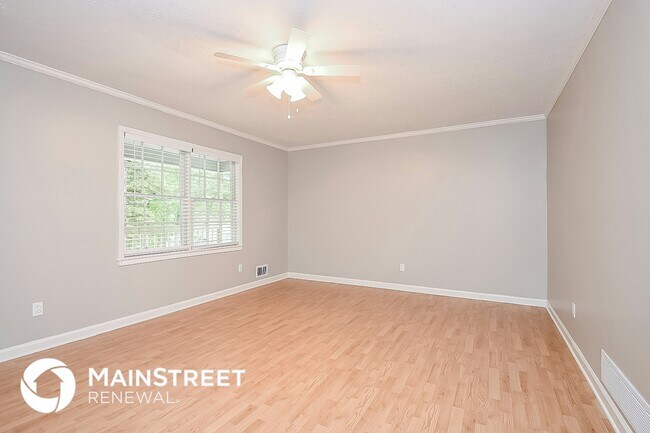 Photo - 220 Carmichael Rd