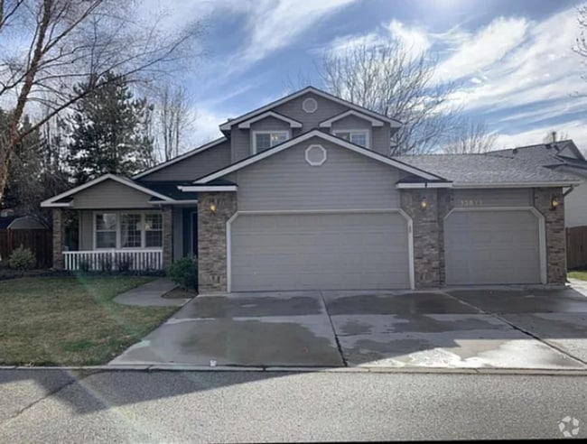 Building Photo - 13871 W Chatsworth Ct Rental