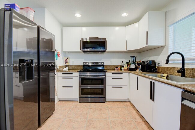 Photo - 5955 London 0