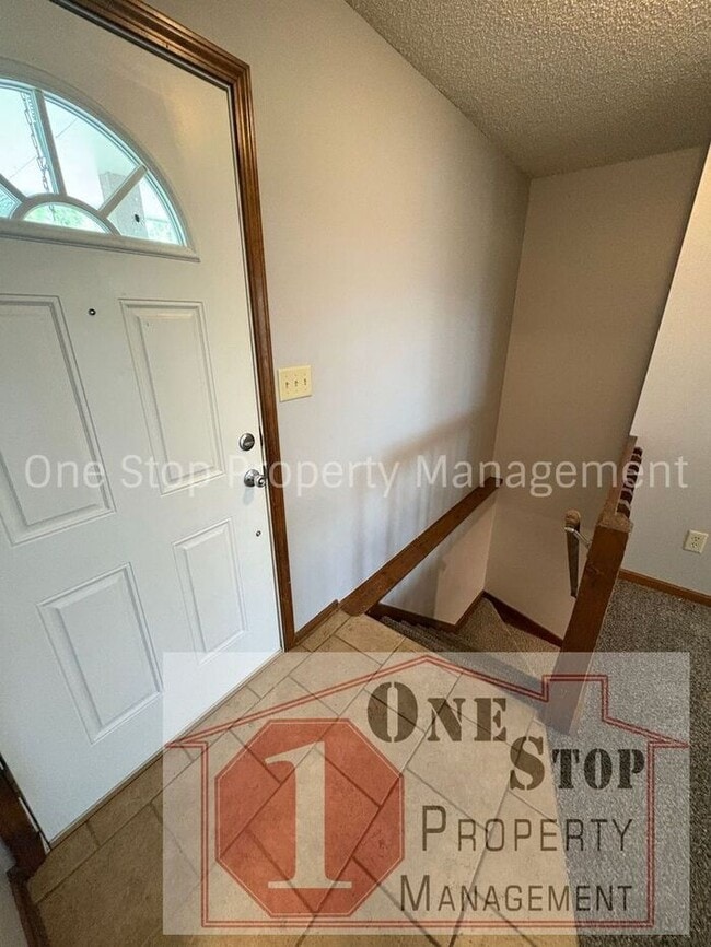 Photo - Beautiful 3 Bedroom / 2 Bathroom House in Blue Springs!