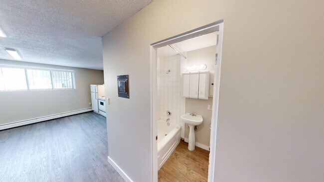 Photo - 9932-9105 105 Ave Unit 106