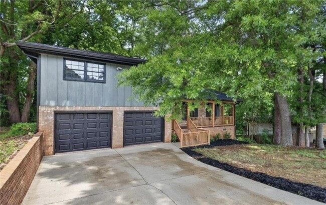 Building Photo - 2164 Riverbrook Rd