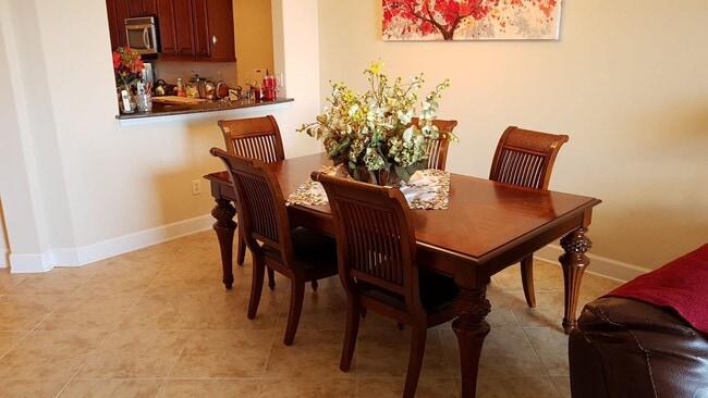 Photo - Stunning 3 bedroom top floor in Toscana FULLY FURNISHED