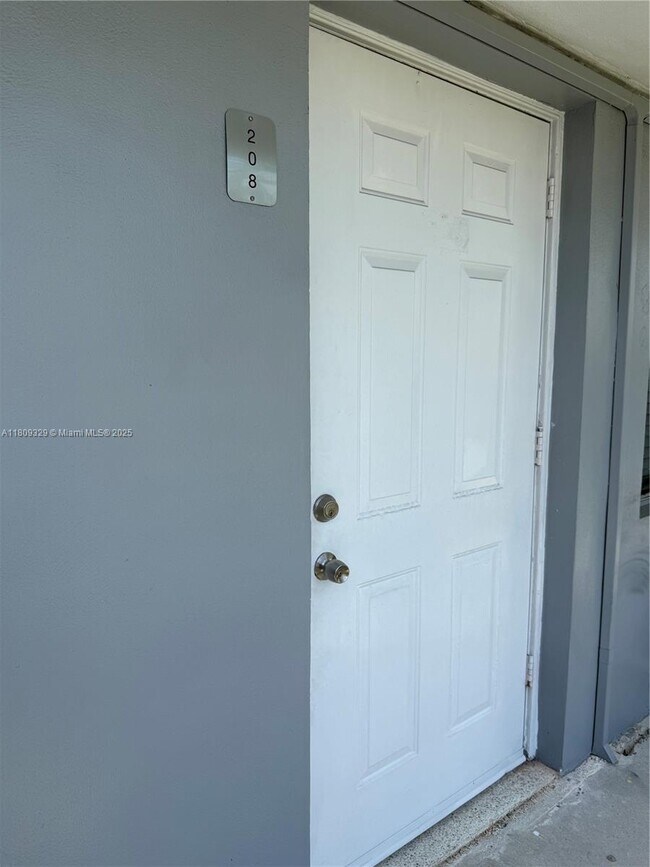 Photo - 519 SW 27th Ave Unit 208
