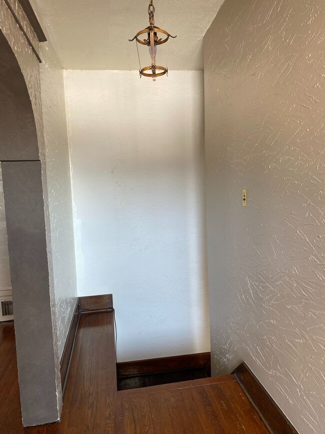 Photo - 818 E 5th St