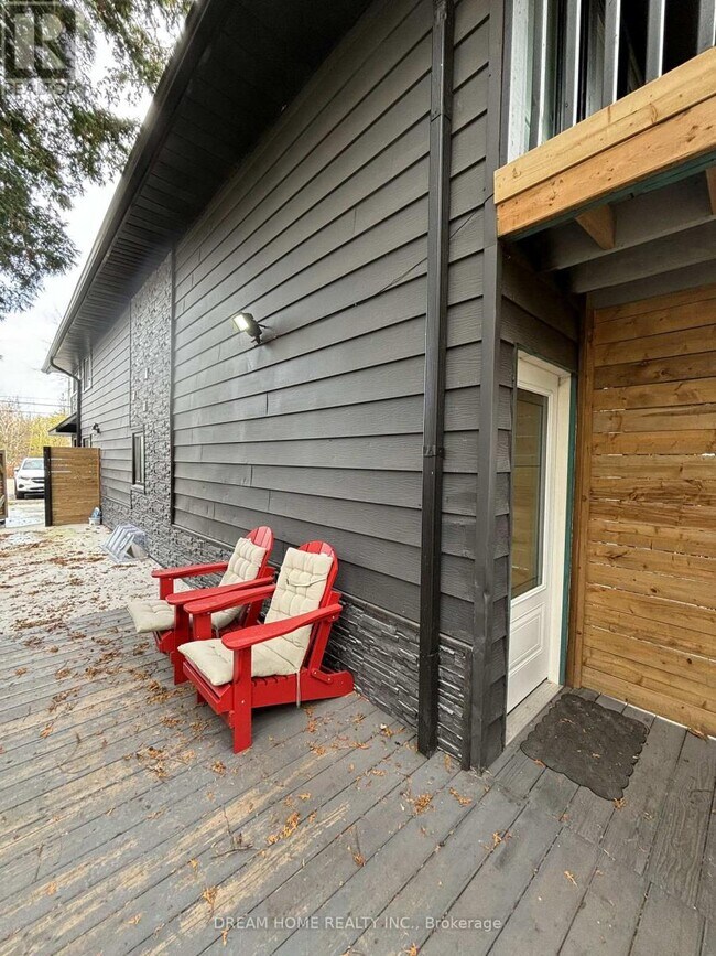 Photo - 160 Olde Bayview Ave