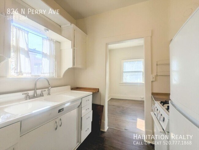 Photo - 826 N Perry Ave