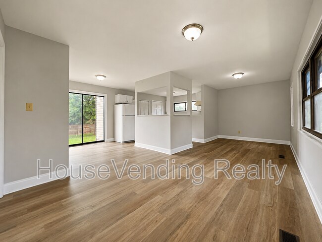 Photo - 2324 Grove St