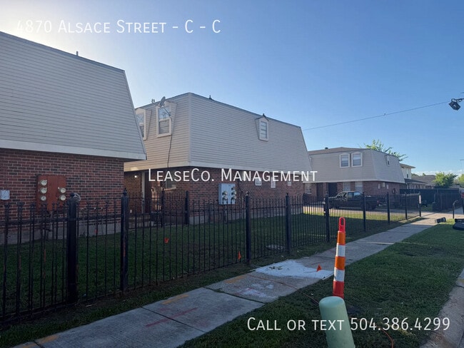 Building Photo - 4870 Alsace St Unit C