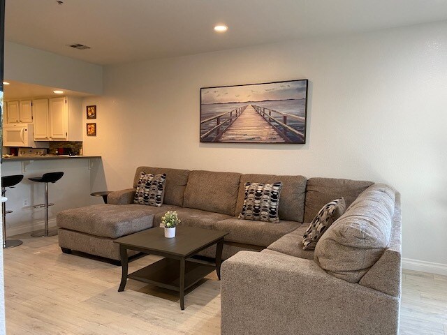 Living room - 215 Stone Pine Ln Unidad Stonepine Rental