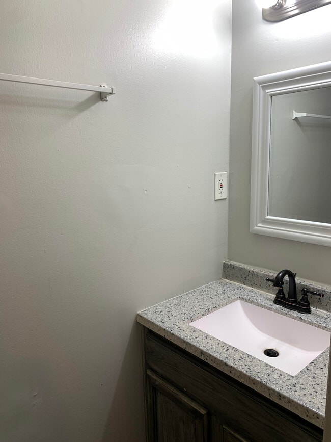 Photo - Stratford Manor Apartments