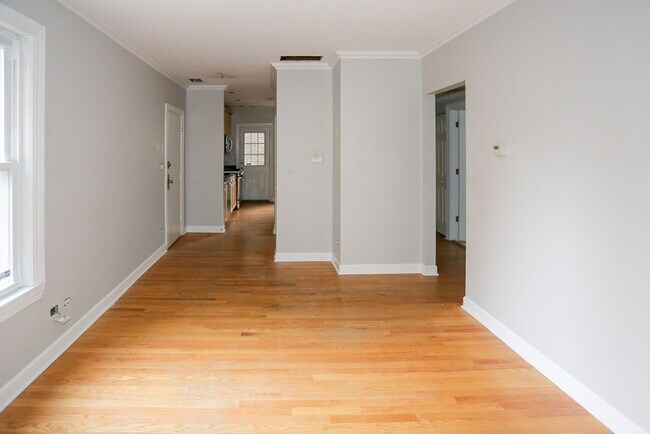 Photo - 638 W Roscoe St Unit 1