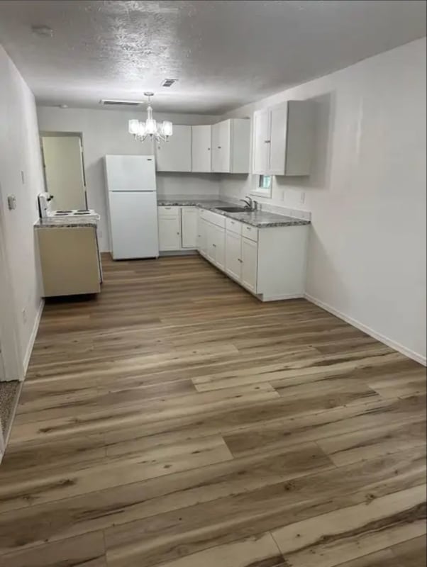 Photo - 16625 S Broadway St