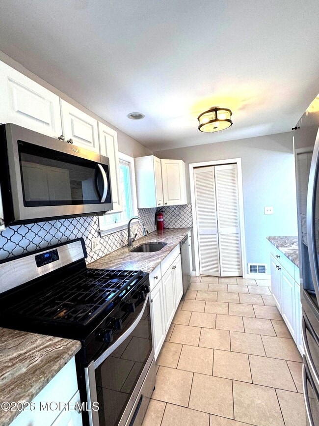 Photo - 39 Harborage Ave