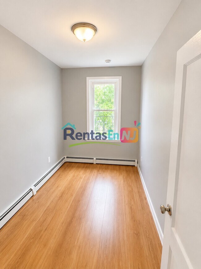 Photo - 331 E Jersey St Unit 3C