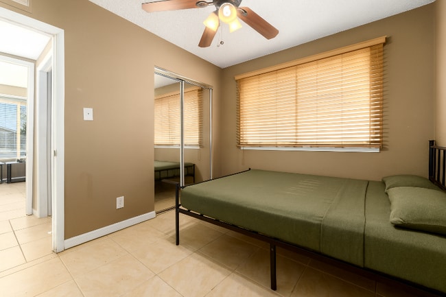 Photo - 2348 W Laurel Ln