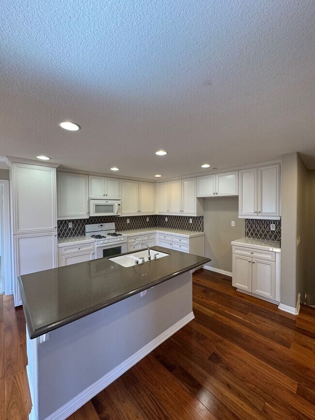 Photo - Great location - North West Oxnard Condo