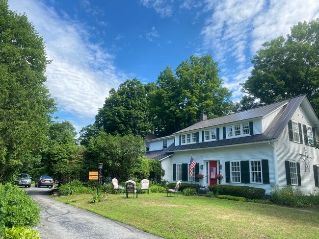 Photo - 80 College St