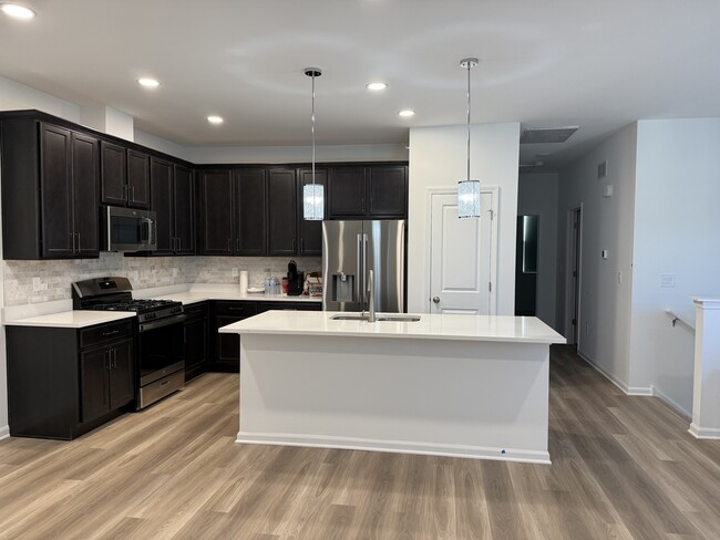 Building Photo - 287 Kingsport Dr