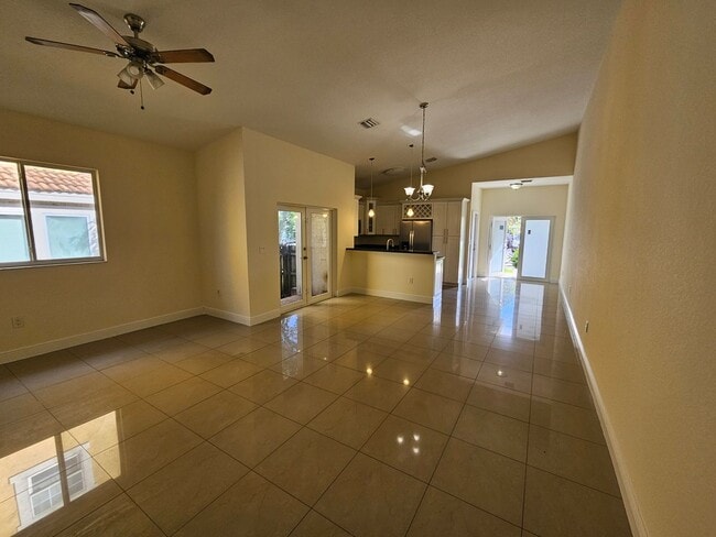 Building Photo - 3/2 Townhouse in East Fort Lauderdale