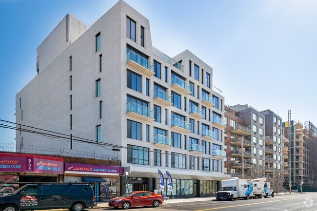 30-05 Vernon Boulevard - Marina Astoria