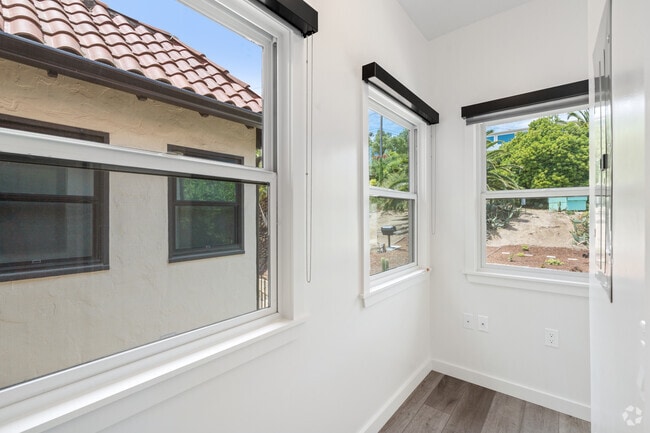 Closet - 1 Bedroom 1BR, 1BA - 650 SF