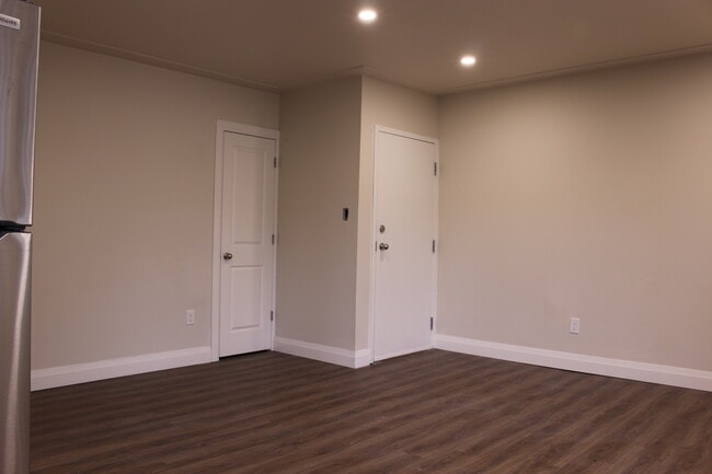 Photo - Corner 1 Bed