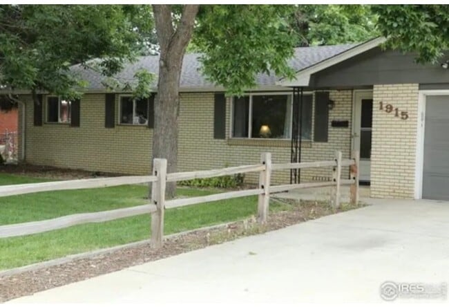 Building Photo - 1915 Collyer St