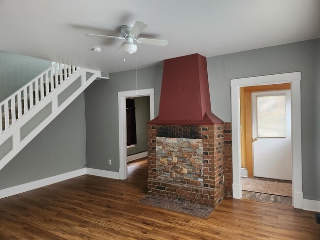 Photo - 610 W Water St