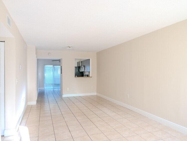 Photo - 4785 SW 62nd Ave Unidad 102