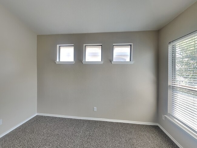 Photo - 1250 Nicholas Manor