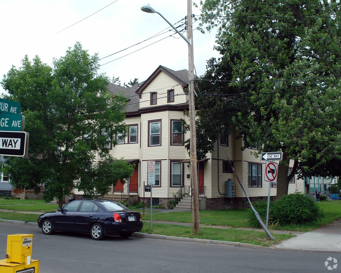 Photo - 100-106 Coleridge Ave Apartments
