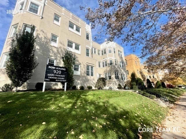 Gorgeous 3 Bedroom in Heart of West Plaza - Gorgeous 3 Bedroom in Heart of West Plaza Apartment Unit 4