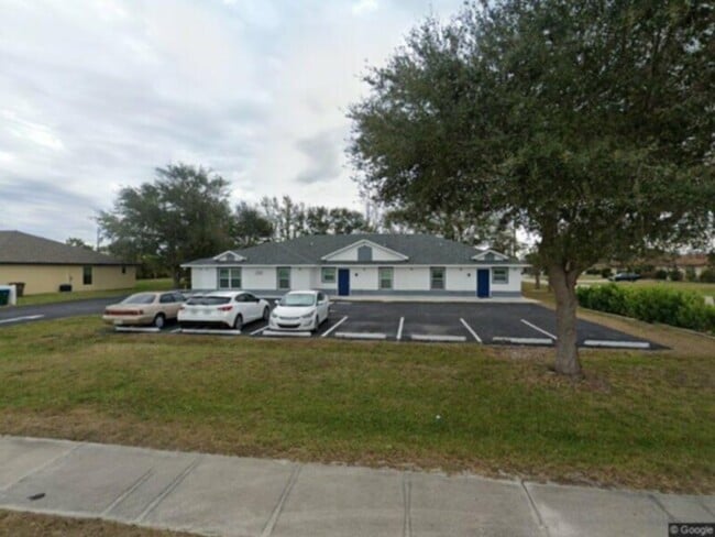 Building Photo - Annual Unfurnished! 1 Bedroom 1 bath SW Cape! Available Now!