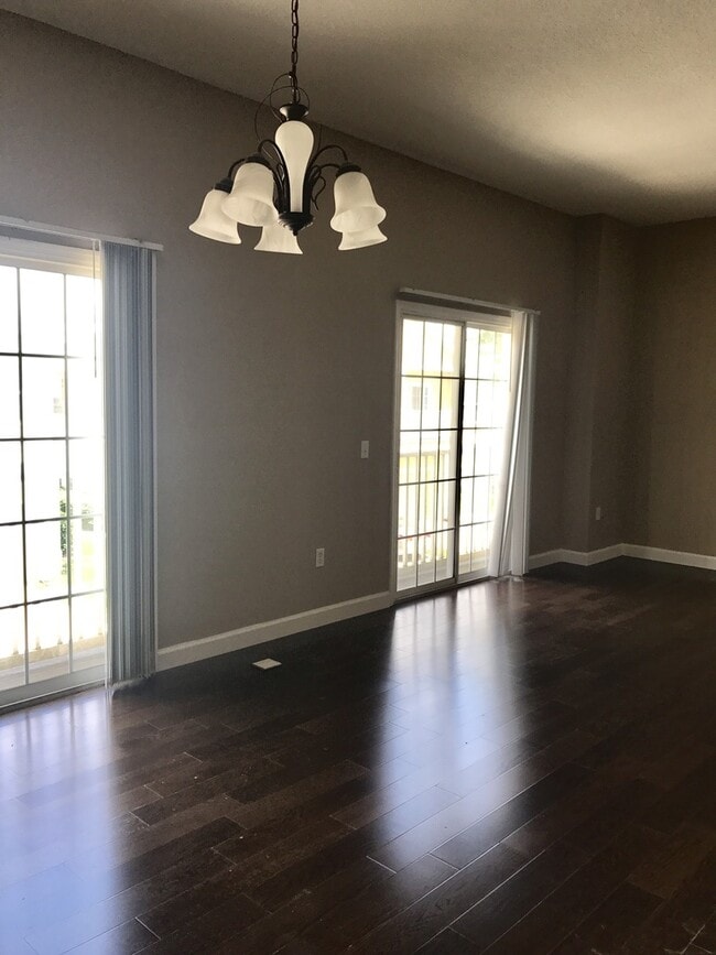 Photo - 2 Bed / 2 Bath Condo with 1-Car Garage in ...