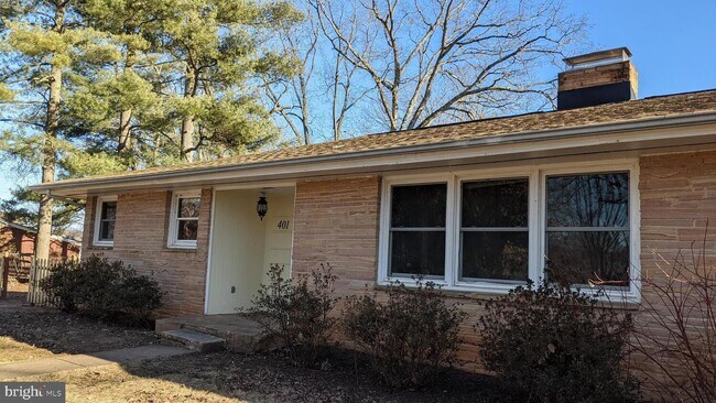 Photo - 401 Lesco Blvd House