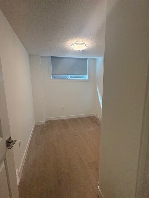 Photo - One Bed One Bath Basement Unit Unité B